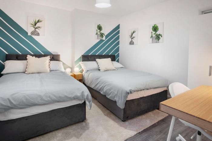 Lovely Apartment close to Westfield and Tube Station