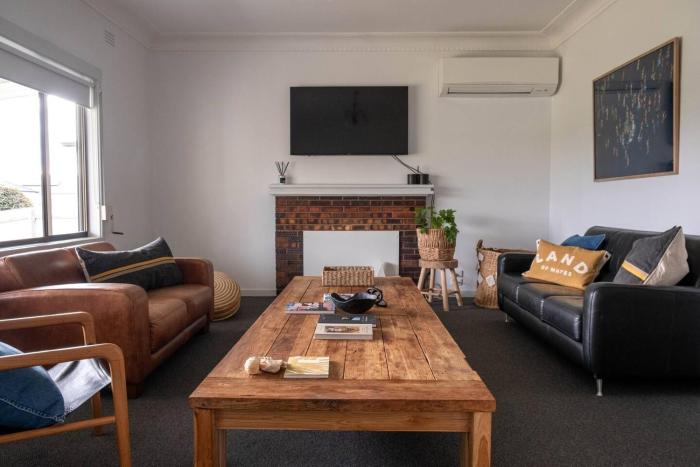Flat Walk to Town - Sleeps 8 - Family Friendly