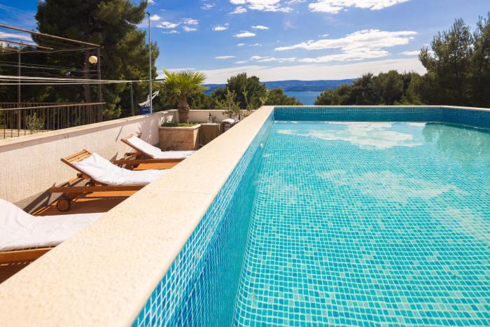 Poolside Apartments
