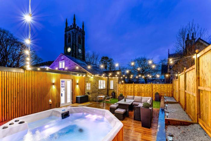 Clock Tower Cottage by Ashgrove Leisure