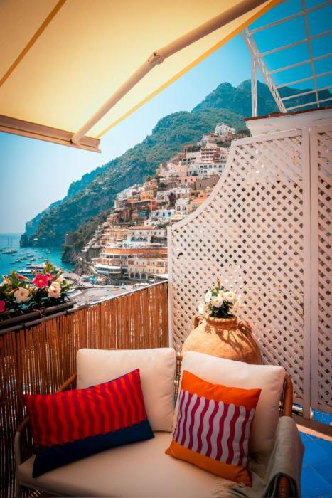 Elegant Suite with Sea View Balcony in Positano