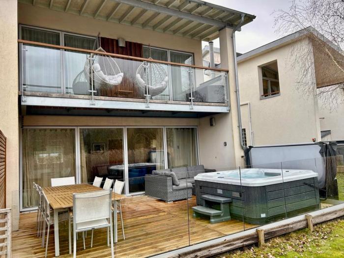 Hoopoe Cottage, Lower Mill Estate