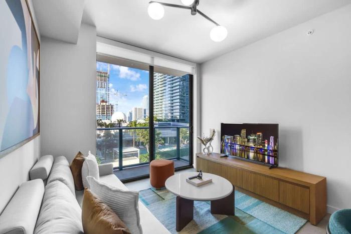 Miami Worldcenter Condo Hotel Amenities Prime Location Sleeps 4