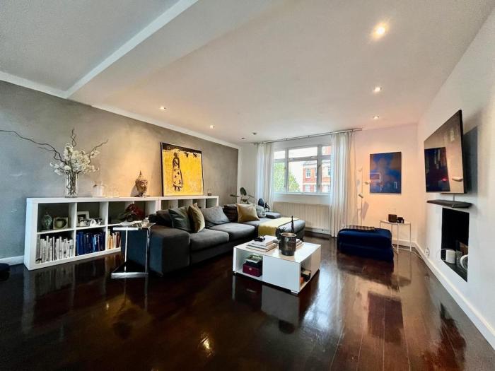 Central London stylish 2-Bed House, with 2 terraces