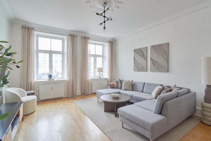 Light and spacious apartment in City-centre