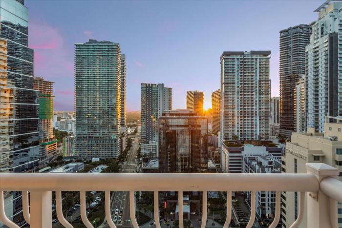 Brickell Bayfront Oasis Stunning Views Pool Gym