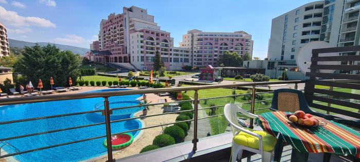 Sunny Beach Plaza Cozy Apartament with Terrace