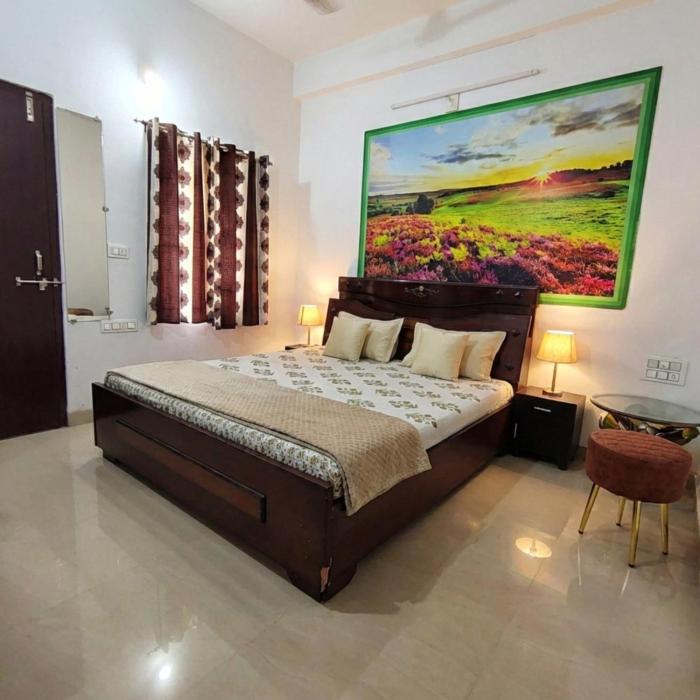 2BHK Apartment with Balcony - Near City Palace