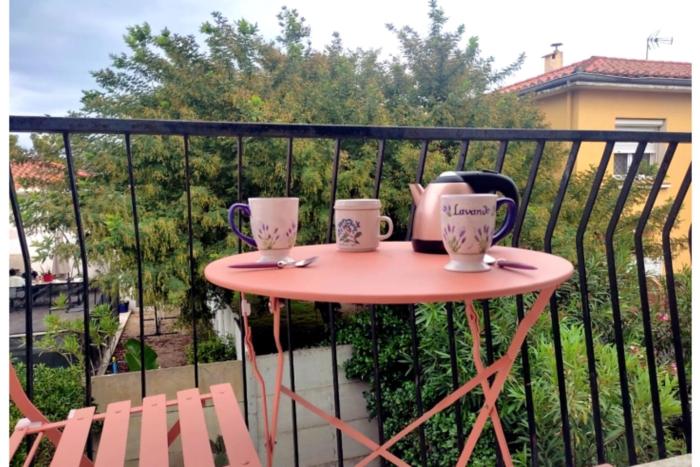 Bright studio 8 minutes walk from the beach