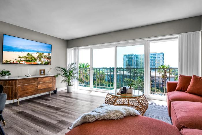 Marina Chic Apartment! Free Parking