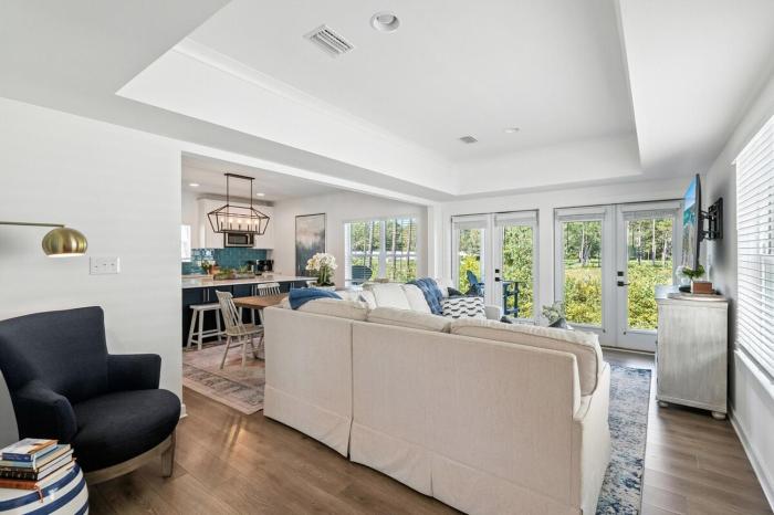 Famiy and Pet friendly, close to Wharf, pool