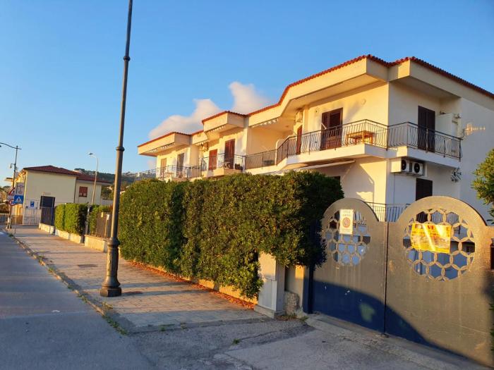 Casa fronte mare con terrazzone