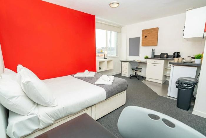 Spacious & Bright Central Coventry Budget Studio