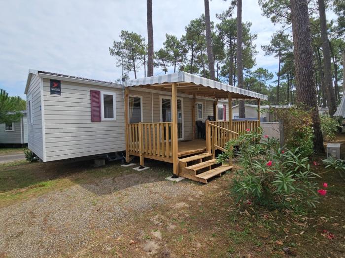 Sous les Pins dans camping 4 étoiles MH familial 322 6 à 8 couchages 2 salles de bain 2 WC