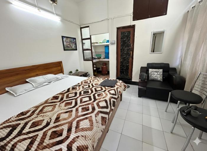 The Quiet corner 1RK Downtown