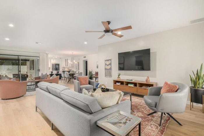 Stylish 3BR Pool Getaway ASU & Tempe Park