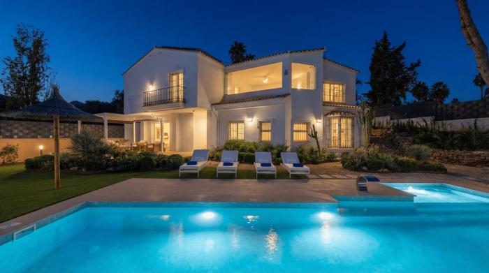 VACATION MARBELLA I Villa Azahar Retreat, Paradise for Golfers, Private Heated Pool, BBQ Grill, Close to the Best Beaches and High-end Restaurants
