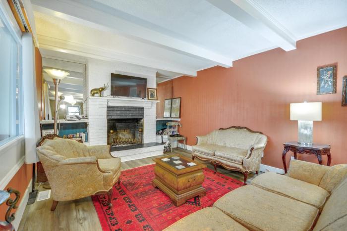 Tranquil Lakefront Home w Sunroom in Burlington