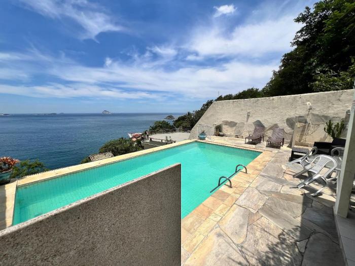 Mansão no Joá: 5 suítes, mar, lazer completo