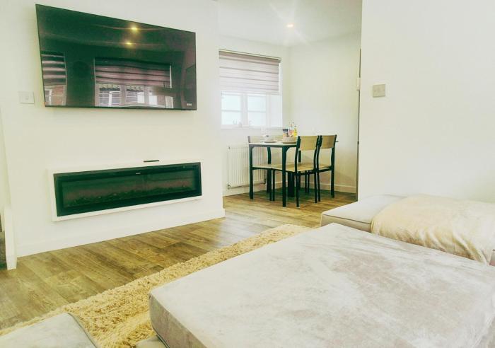 Spacious & Luxury 2BR Flat in Calverton