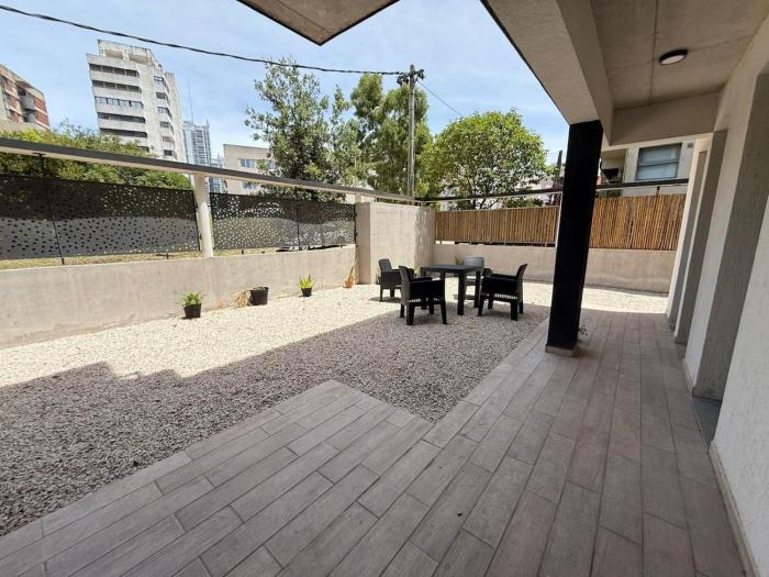 Departamento Duplex con patio, parrilla y garaje