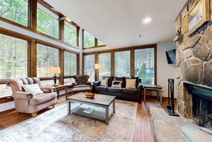 Mountain Escape Sleeps 6 Near Town Free Tickets