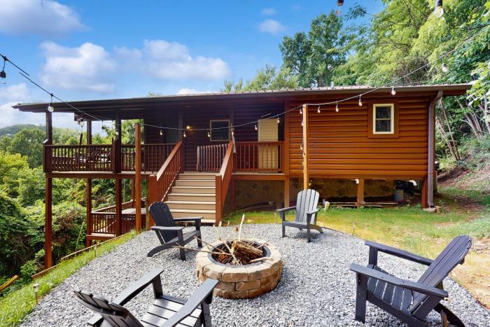 Cozy Cabin Near Pigeon Forge Hot Tub Game Firepit
