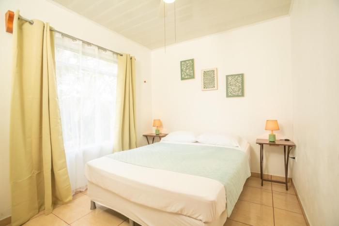 Cozy coworking Casa Alma near Lake Arenal, 2 bedroom 1 office, fiber optic, pet friendly