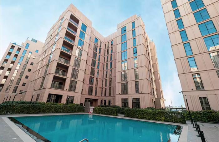 Modern studio with pool and fiber connection