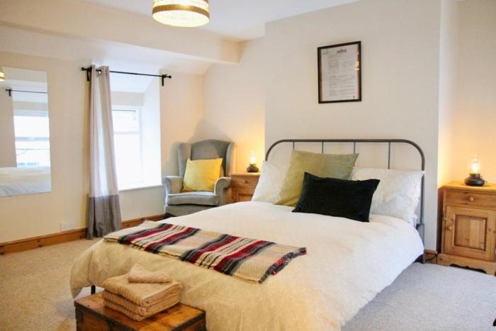 Tre Gof Bach, cosy cottage in seaside castle town