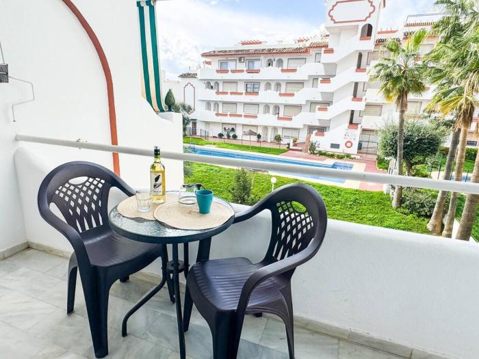 Peaceful 1 bedroom in Torremolinos, pool & views