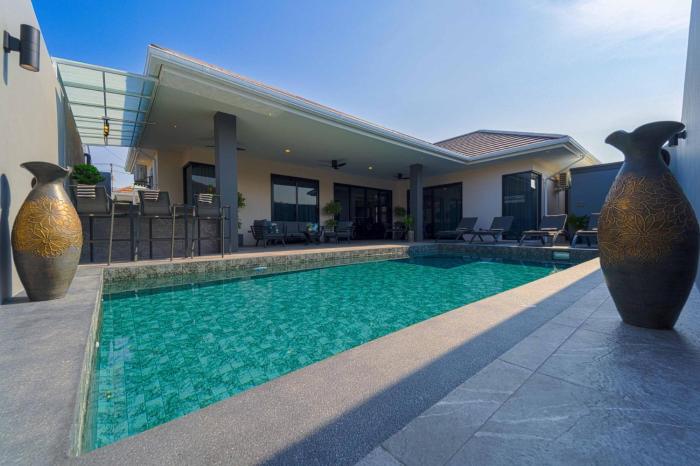 Luxury Modern Pool Villa 2BR (KL2)