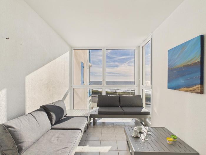 Vue mer, plage à 300m, appartement pour 5