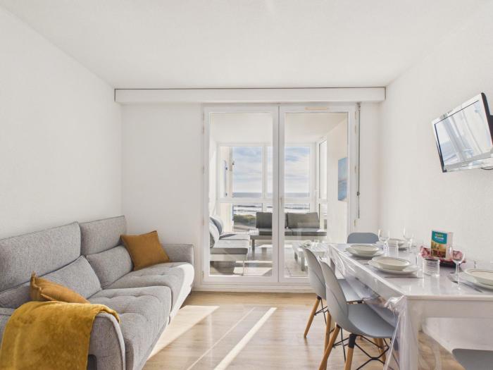 Vue mer, plage à 300m, appartement pour 5