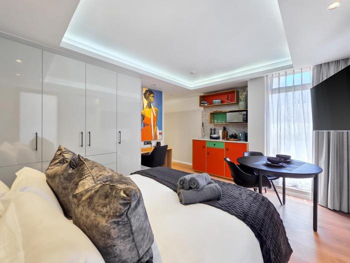 Bantry Bay Breeze Studio & Walk to Promenade