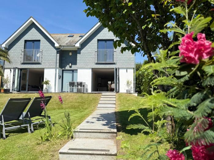 No.10 Falmouth - 2 minutes walk to the beach