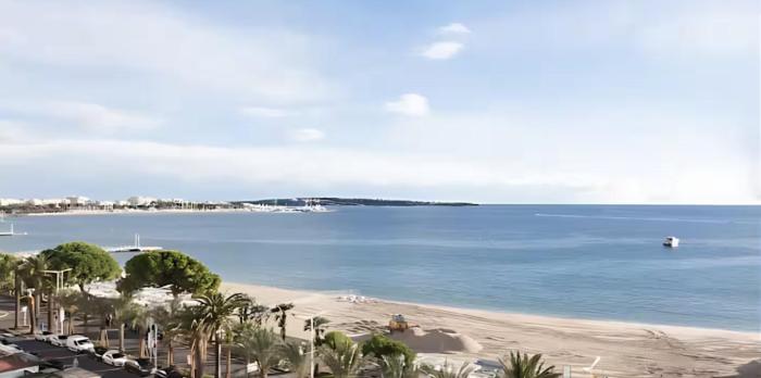 Croisette Top Floor 2BR with Bay View Balcony