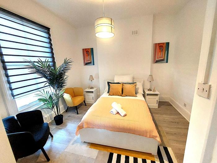 Cosy One Bedroom Bow Apartment