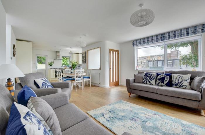 4 Bed in Ilfracombe oc-autumn