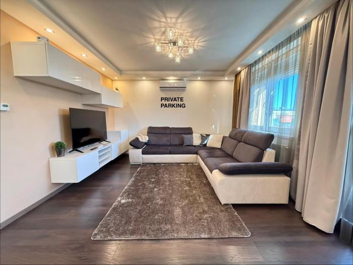 Local-Lux Grand Balcony Residence -Private Parking