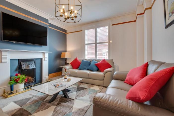 4 Bed in Whitby oc-w444