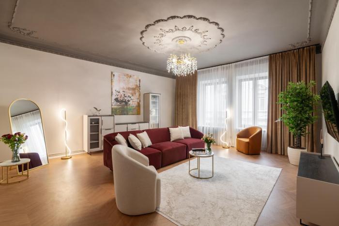 Royal Classic Art apartment on Sichovych Striltsiv 17