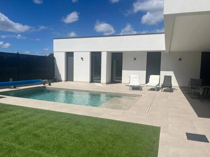 Casa with Private Pool in Cerezales del Condado