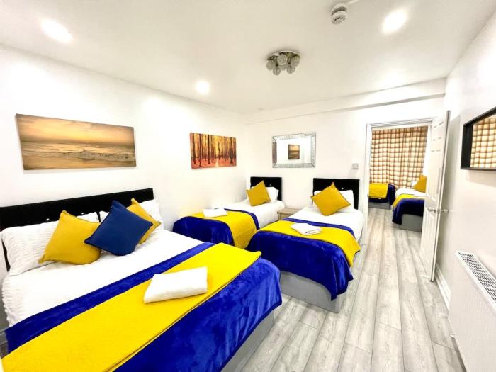 2 Bedrooms Ground floor House, Kitchen, Reception and Private Garden, Parking