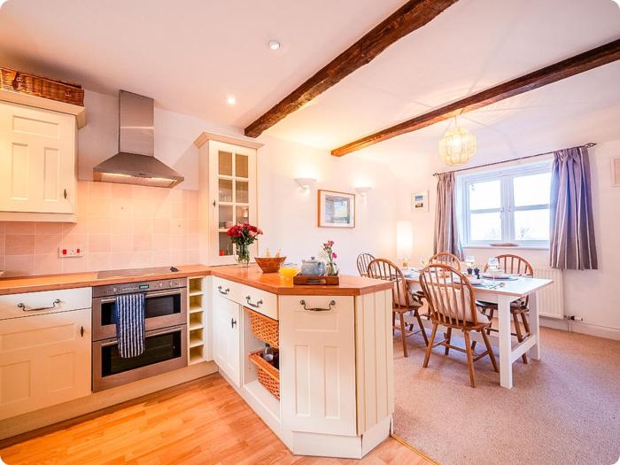 1 Alberni Cottage Hope Cove - 3-min walk to beach