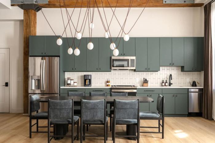 Eclectic Artisan Loft With Pvt Parking - The Luminaire