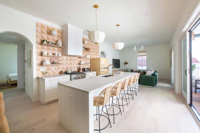 Luxe Downtown 4 Bed with Porch Parking & Bikes