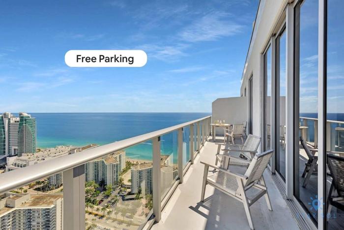 Penthouse with Free Parking and Beautiful Amenities