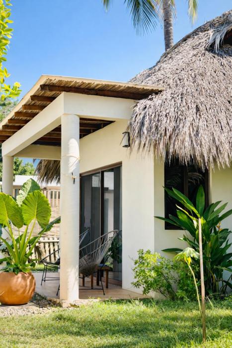 La Punta Zanaya Villa - Steps to the beach, tropical garden