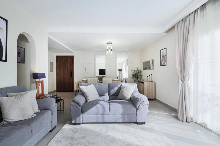 Luxurious 2 Bedroom Apartment In Palm Parks